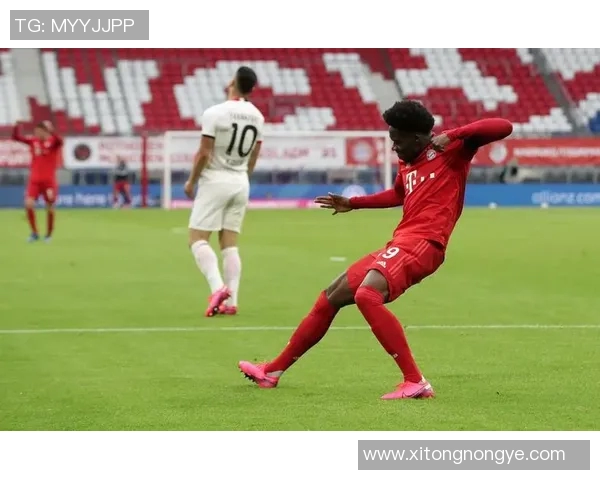 莱万重返安联球场引发拜仁球迷愤怒大嘘声感叹忘恩负义情绪高涨