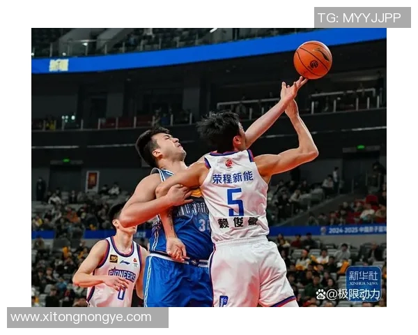 中国男篮八一队与新疆队激战正酣谁能在这场对决中笑到最后 中国男篮八一队与新疆队激战正酣谁能在这场对决中笑到最后