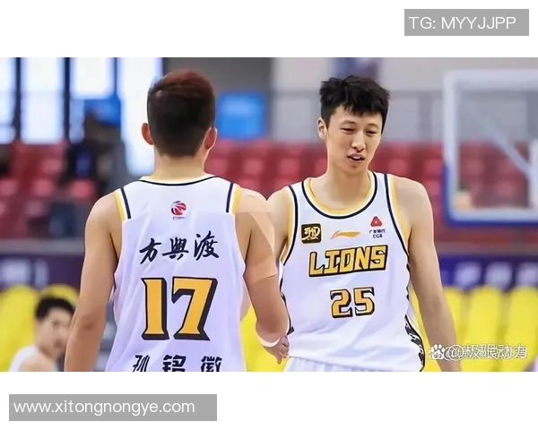 山西男篮与江苏男篮激战正酣谁能在这场对决中笑到最后